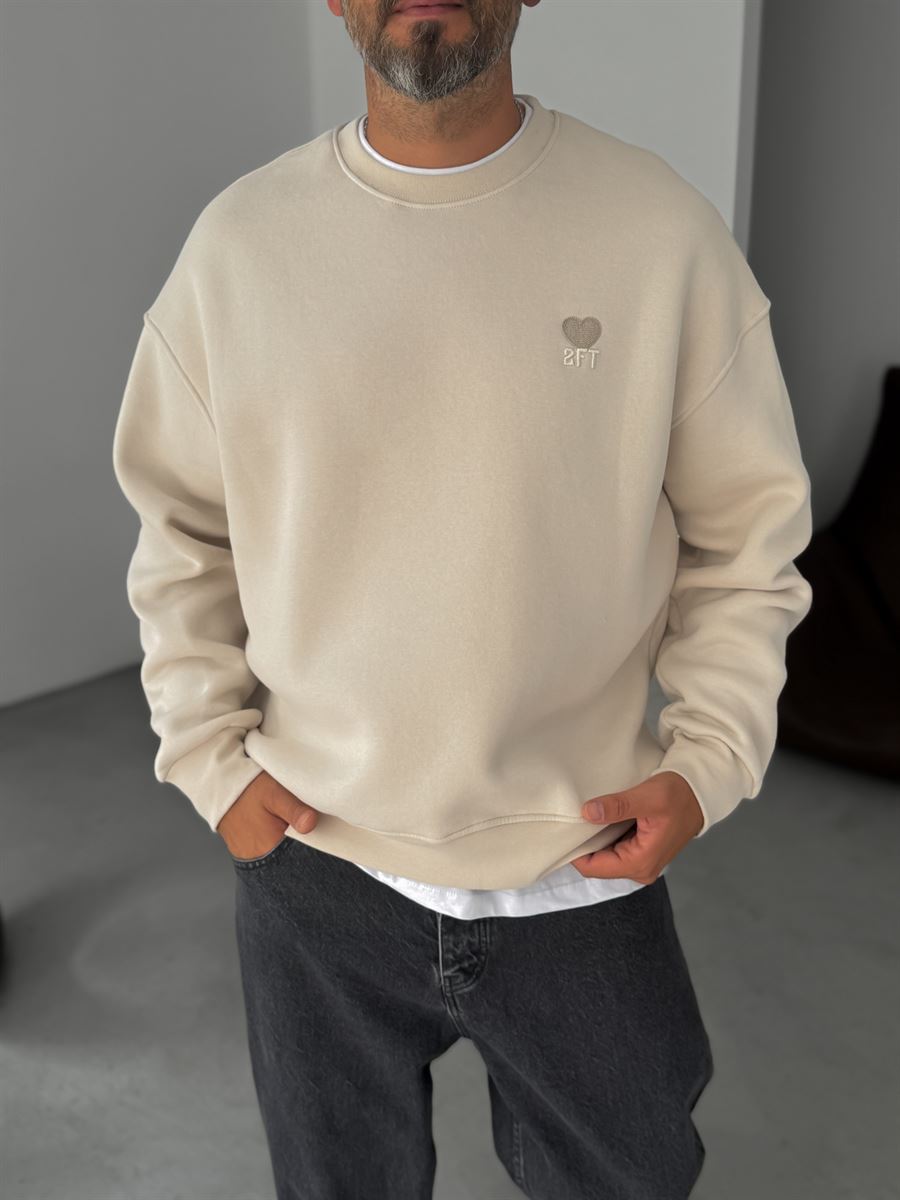 Heart Embroidered Basic Oversize Sweatshirt