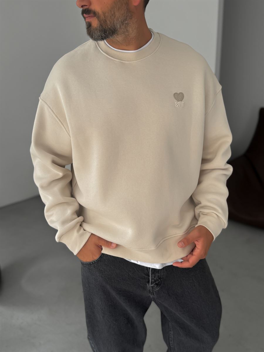 Heart Embroidered Basic Oversize Sweatshirt