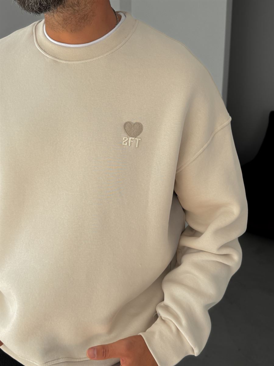 Heart Embroidered Basic Oversize Sweatshirt