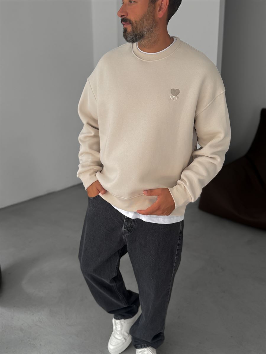 Heart Embroidered Basic Oversize Sweatshirt