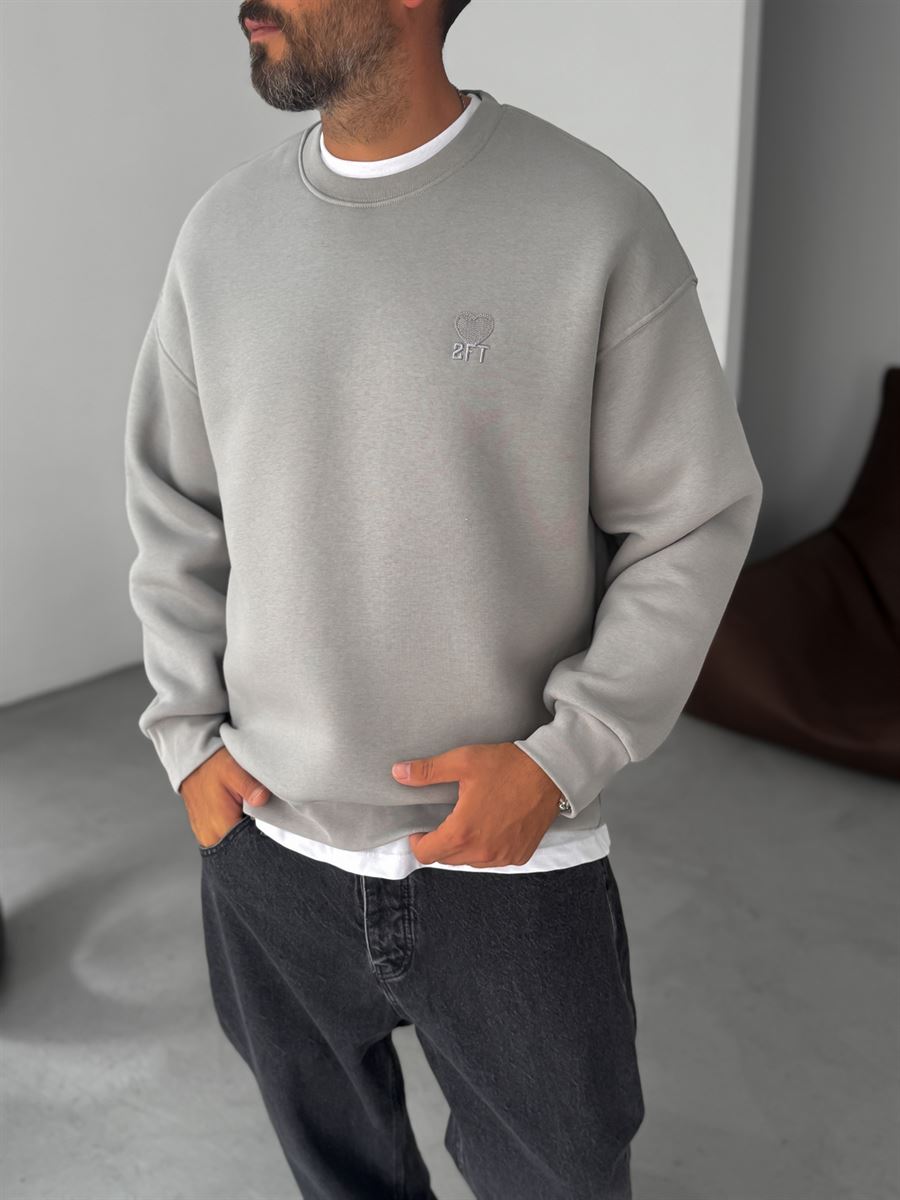 Heart Embroidered Basic Oversize Sweatshirt