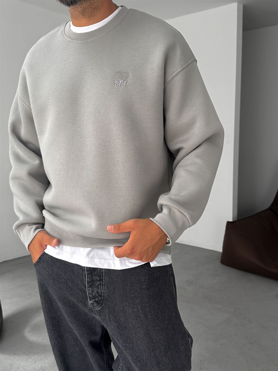 Heart Embroidered Basic Oversize Sweatshirt