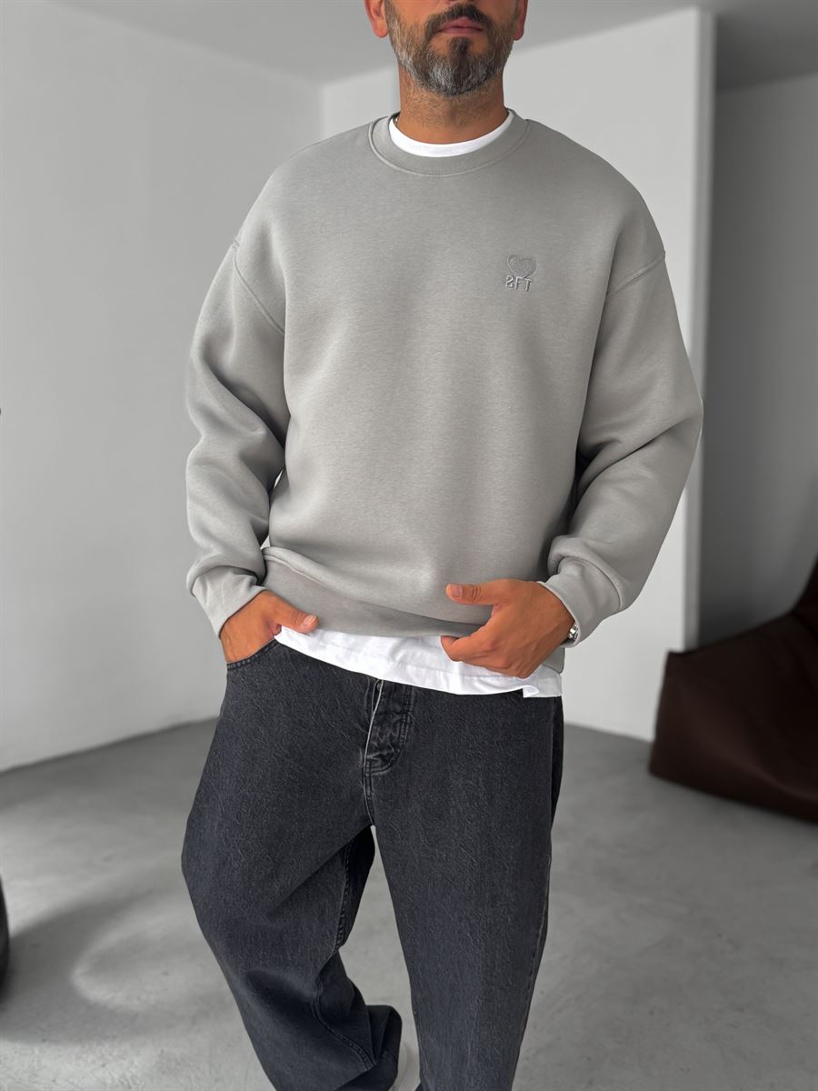 Heart Embroidered Basic Oversize Sweatshirt