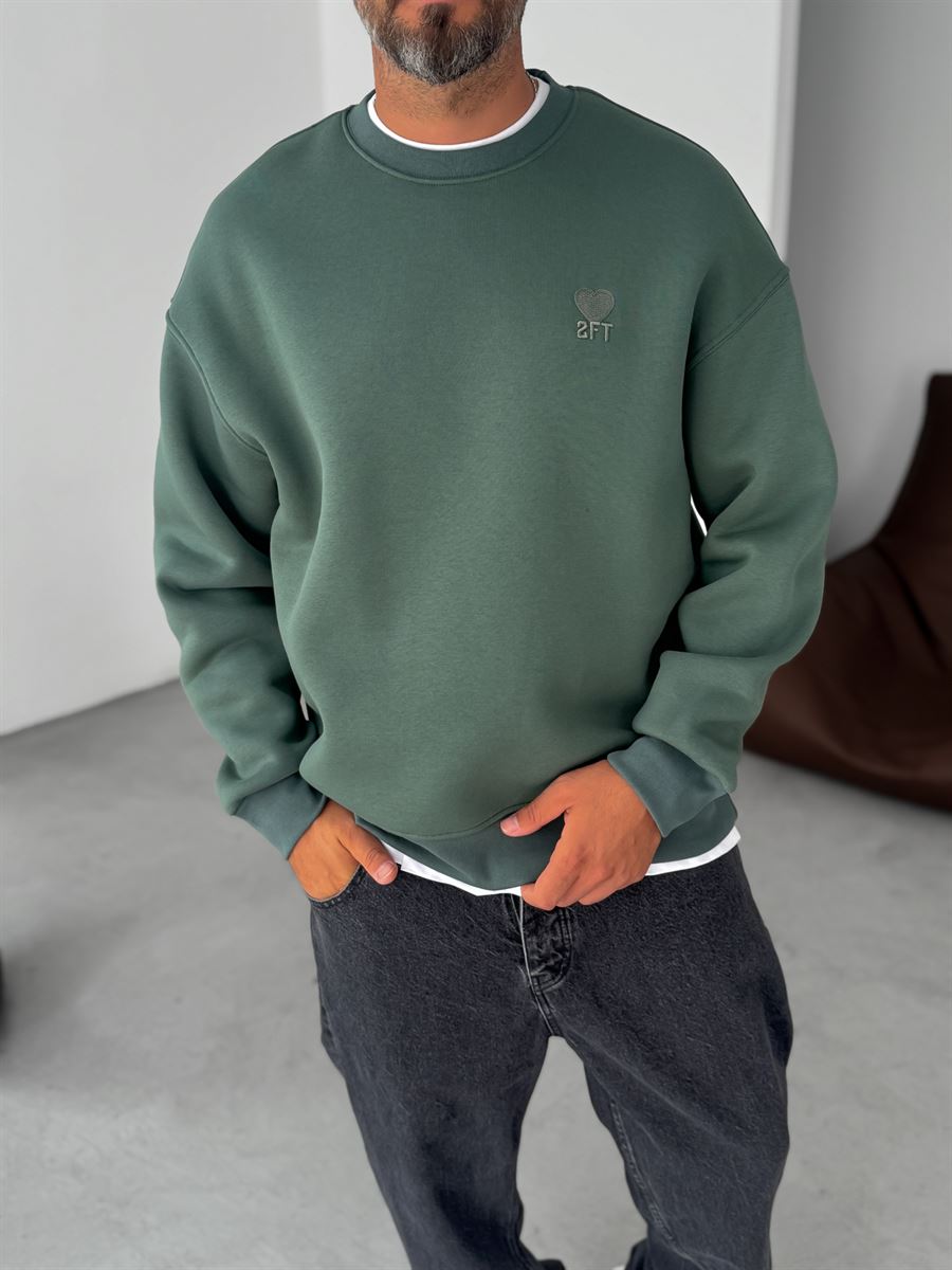 Heart Embroidered Basic Oversize Sweatshirt