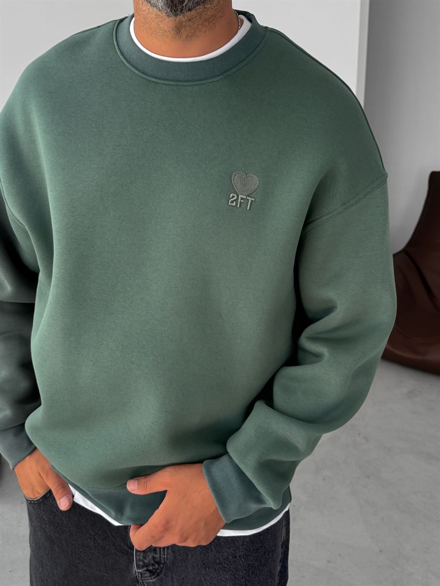 Heart Embroidered Basic Oversize Sweatshirt