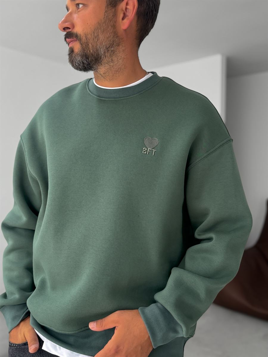 Heart Embroidered Basic Oversize Sweatshirt