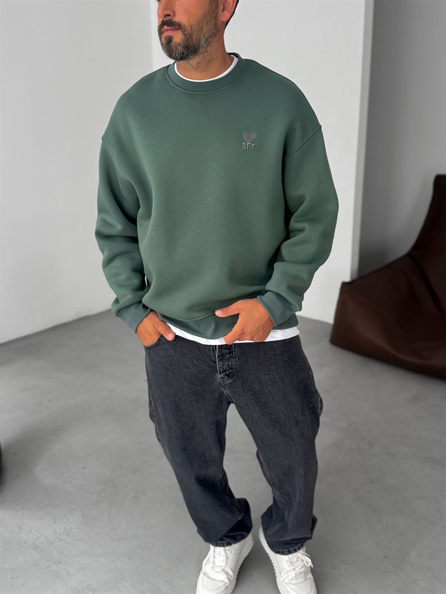 Heart Embroidered Basic Oversize Sweatshirt