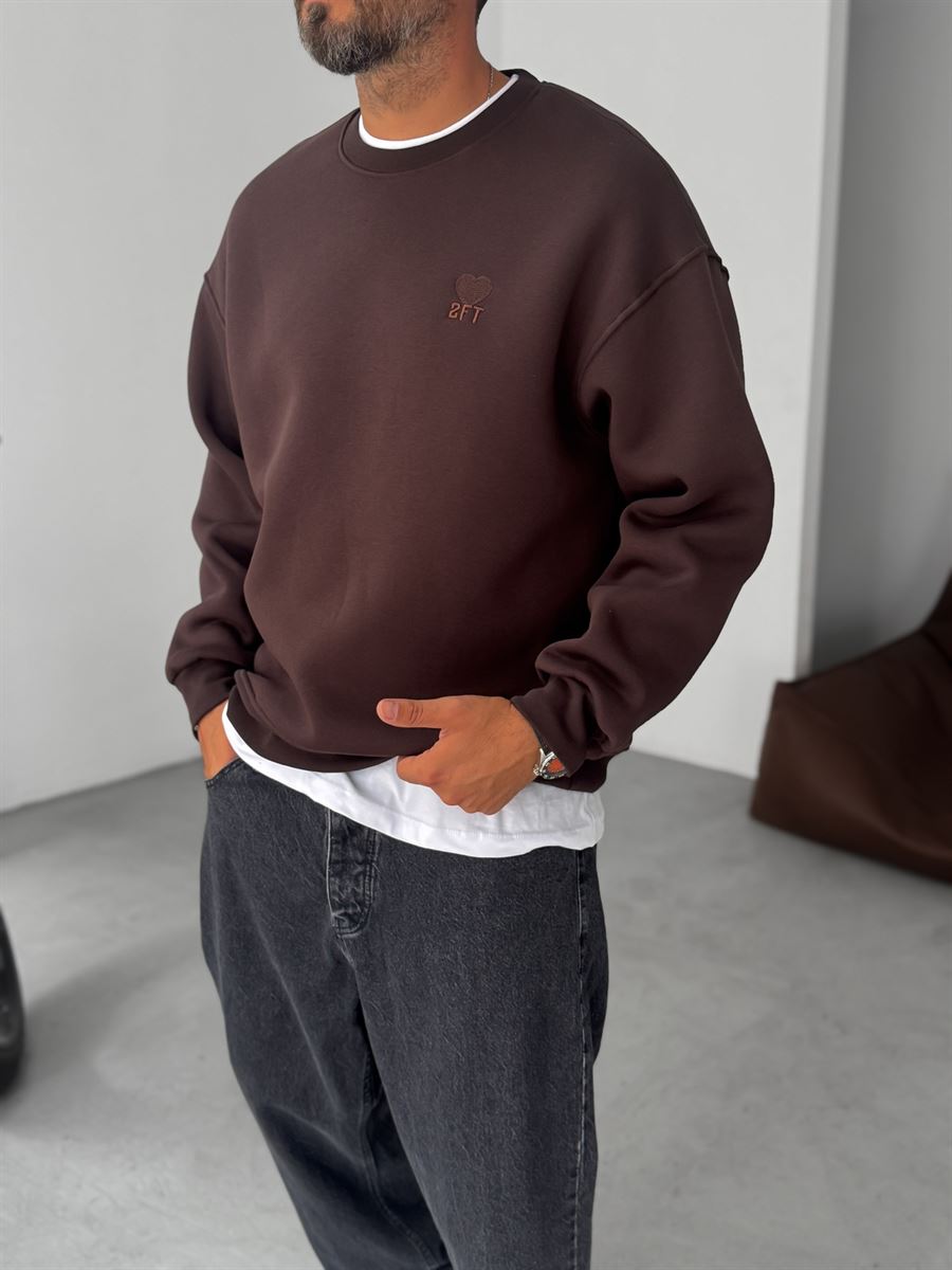 Heart Embroidered Basic Oversize Sweatshirt