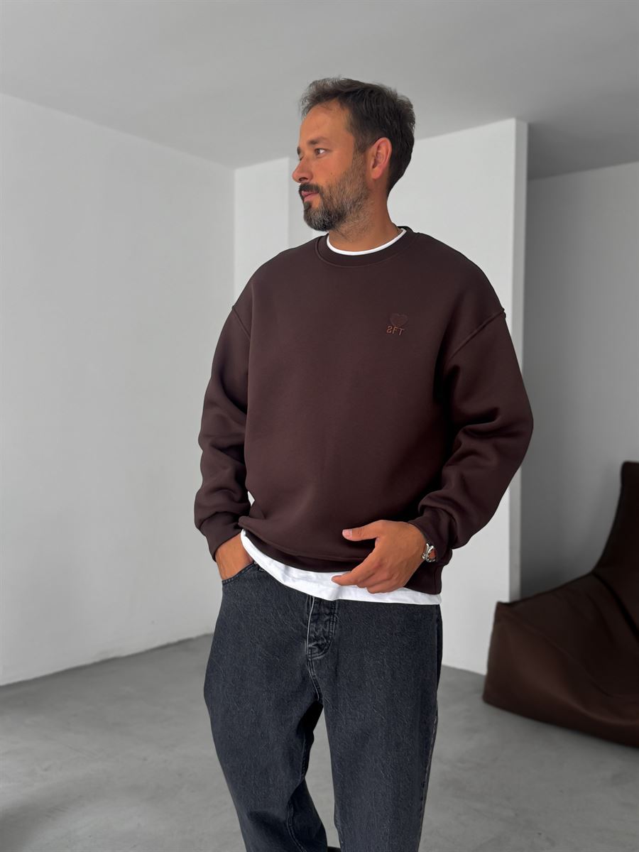 Heart Embroidered Basic Oversize Sweatshirt