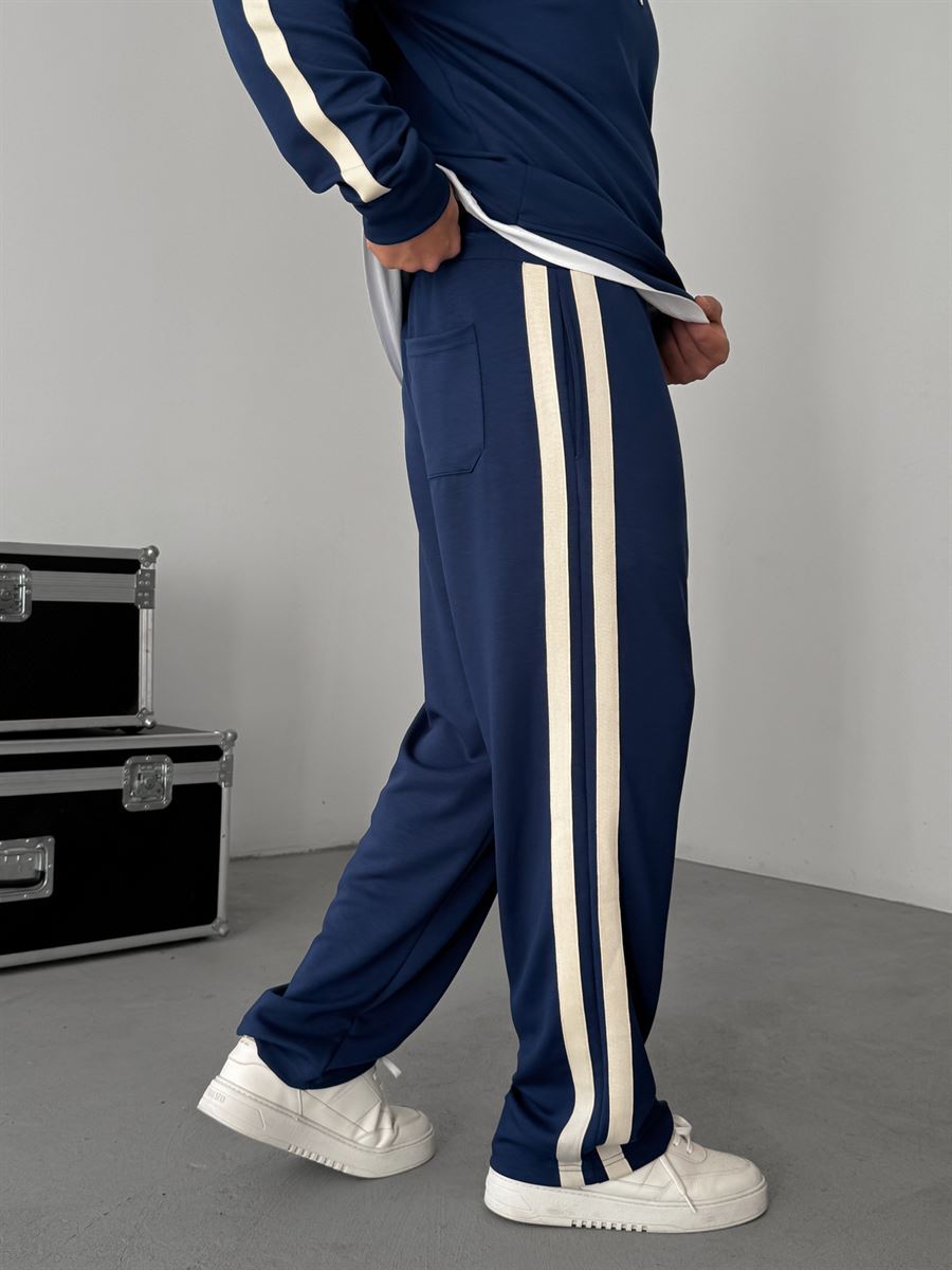 R-Embossed Sweatpants