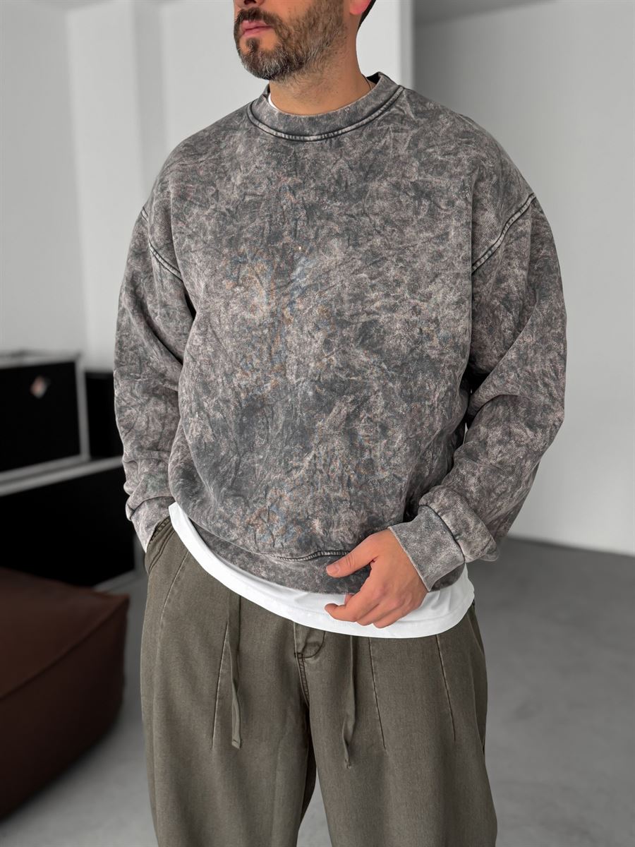 Embroidery Detailed Washed Sweatshirt