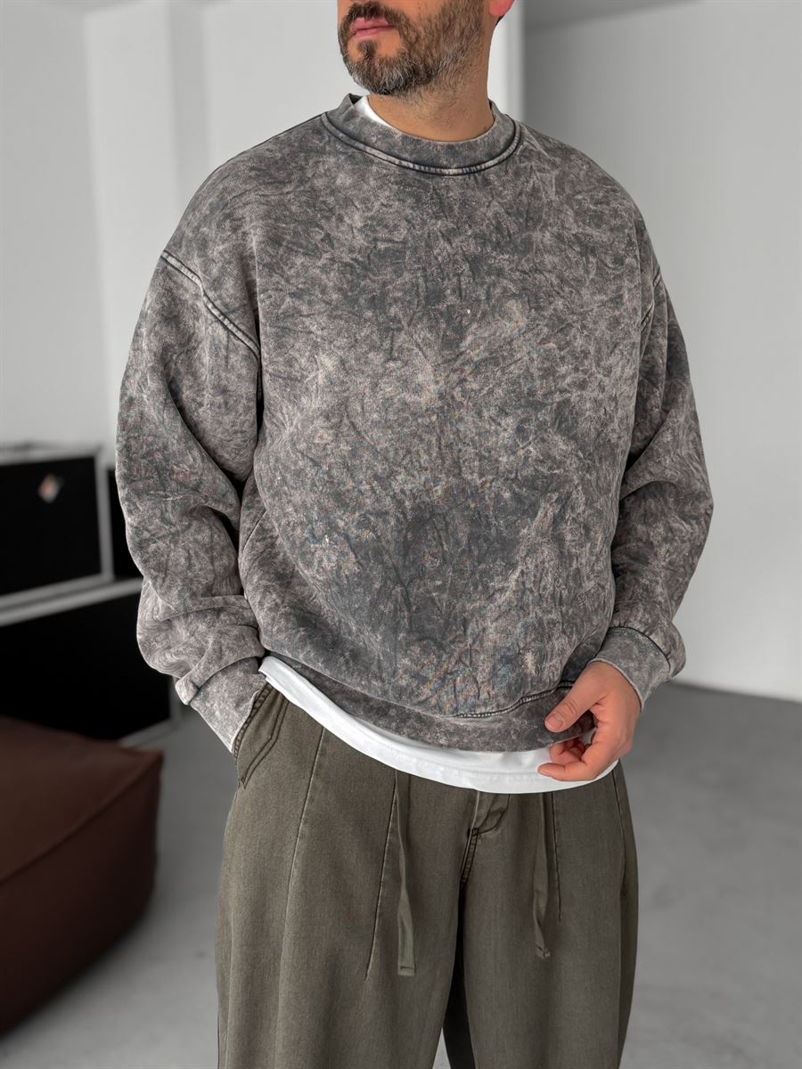 Embroidery Detailed Washed Sweatshirt