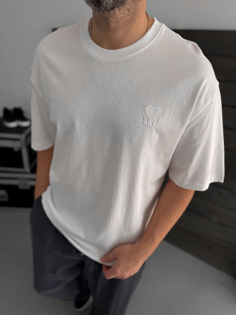 White Heart Embroidered Oversize T-Shirt TW-1023