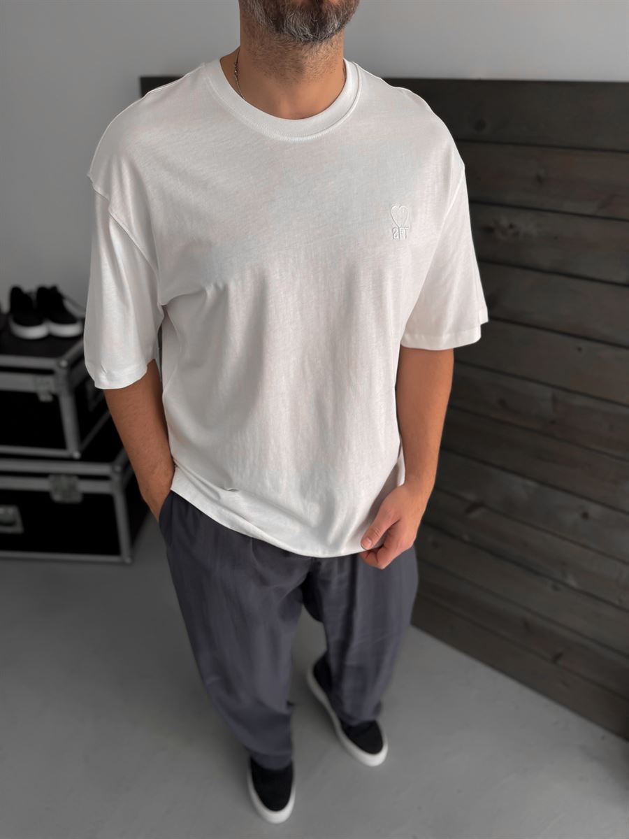 White Heart Embroidered Oversize T-Shirt TW-1023