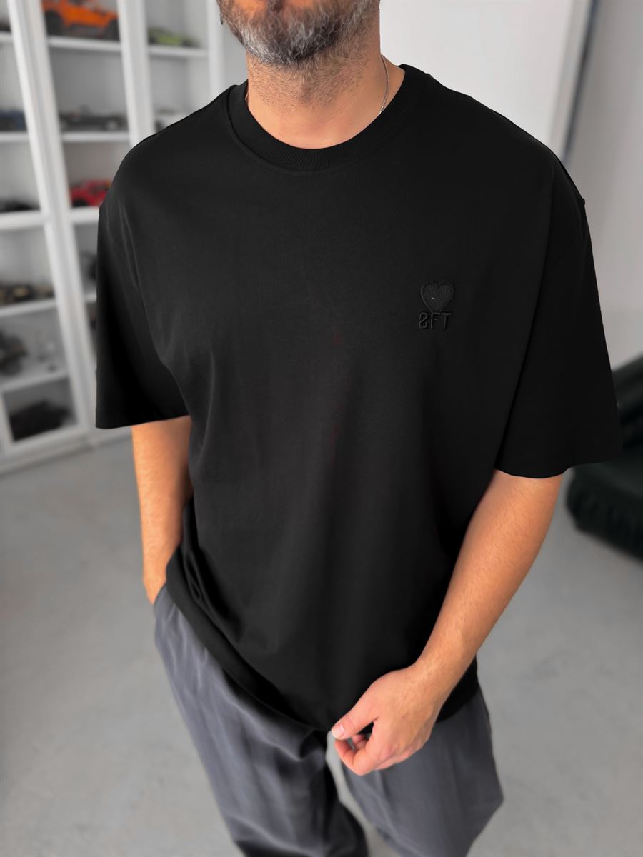 Black Heart Embroidered Oversize T-Shirt TW-1023