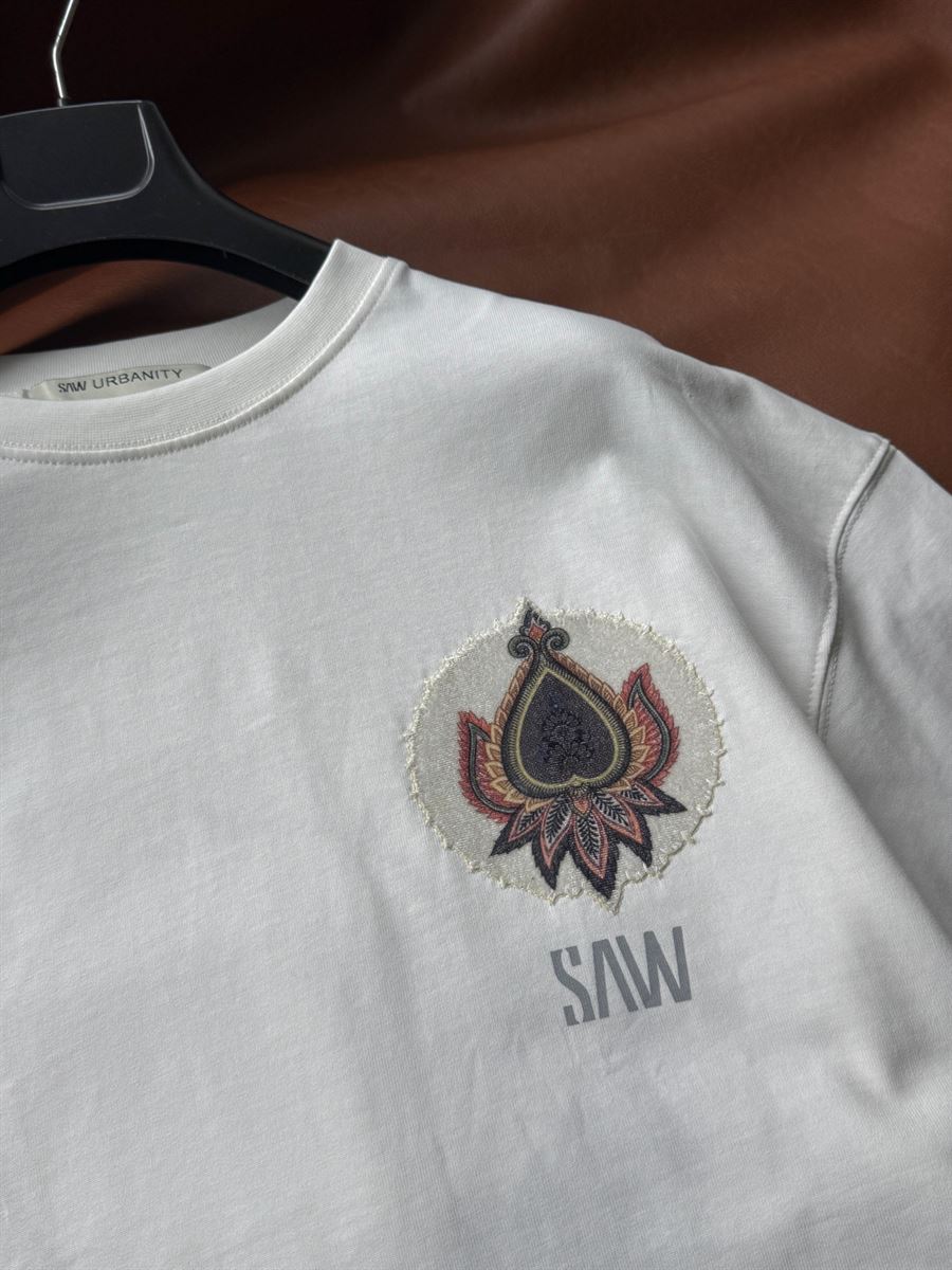White Embroidered Carpet Patch Oversize T-Shirt SW-5112