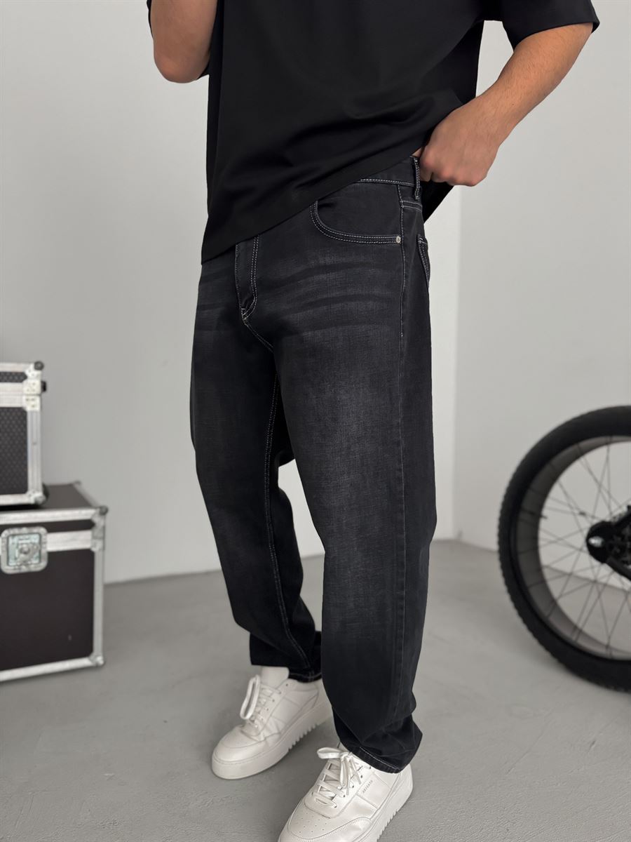 Black Stitched Regular Fit Jeans KE-1119