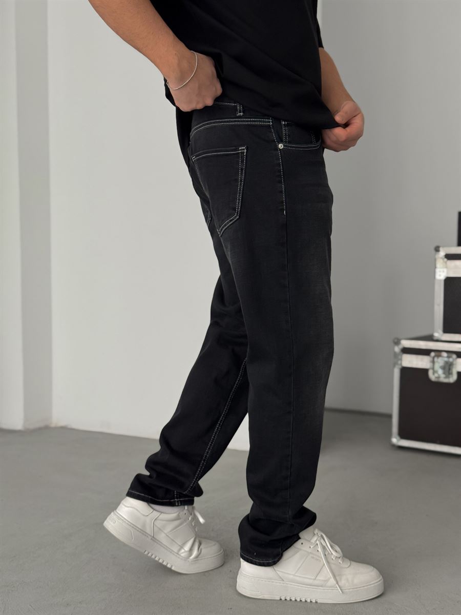 Black Stitched Regular Fit Jeans KE-1119