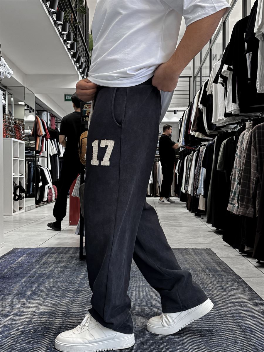 Black 17 Embroidered Washed Straight Leg Sweatpants ES-80-50