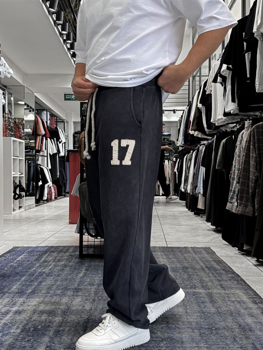 Black 17 Embroidered Washed Straight Leg Sweatpants ES-80-50