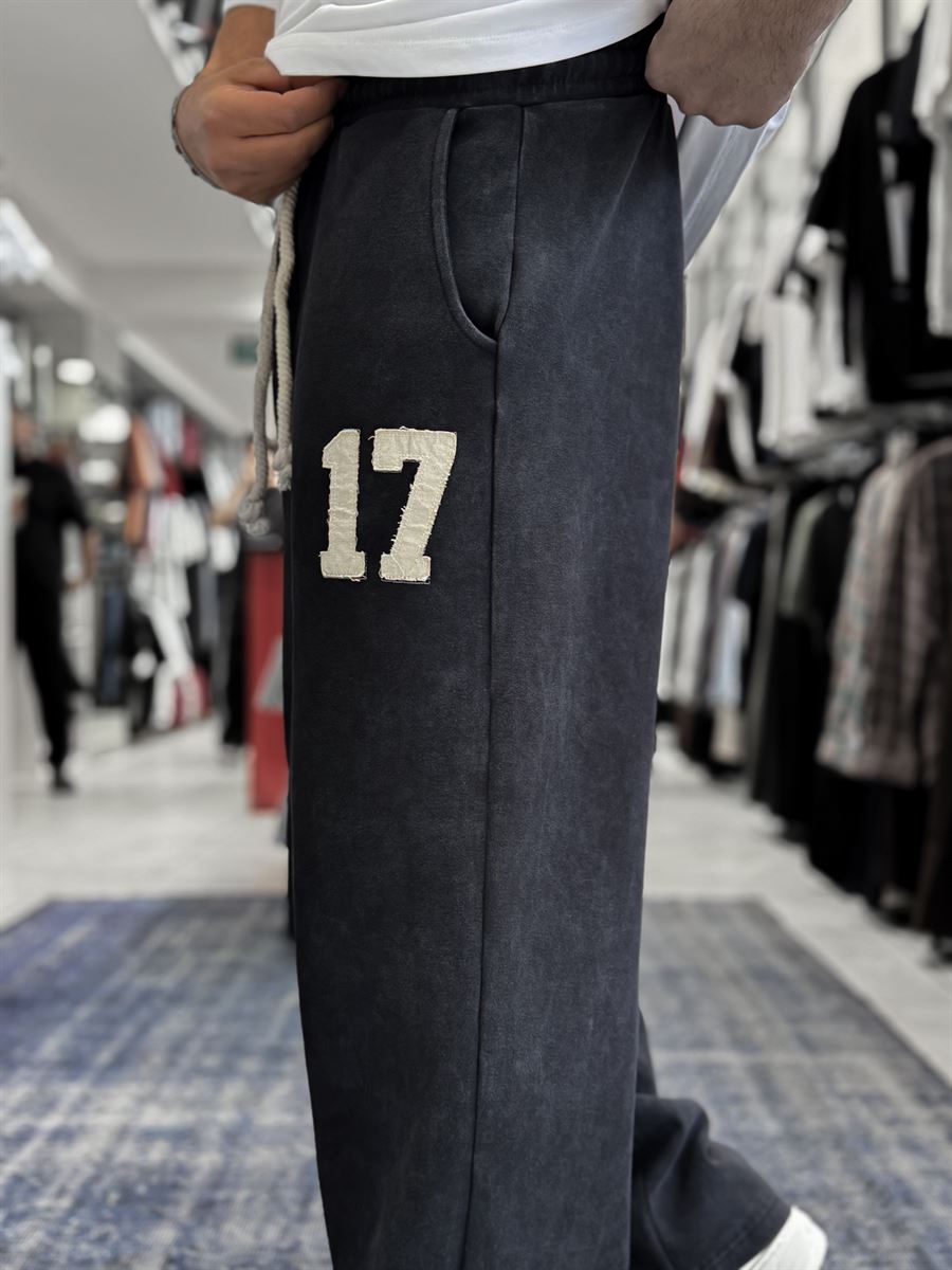 Black 17 Embroidered Washed Straight Leg Sweatpants ES-80-50