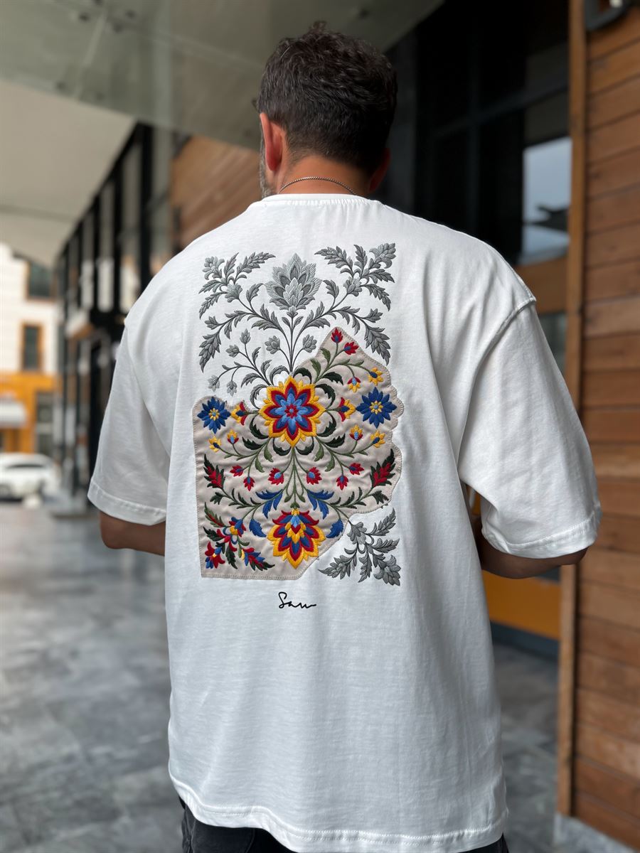 White Oversize T-Shirt with Back Floral Embroidery SW-5173