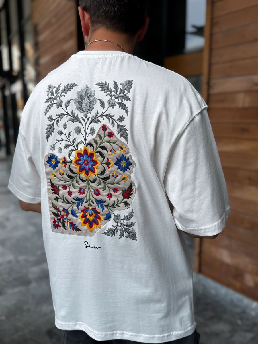 White Oversize T-Shirt with Back Floral Embroidery SW-5173