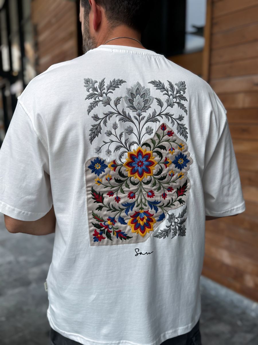 White Oversize T-Shirt with Back Floral Embroidery SW-5173