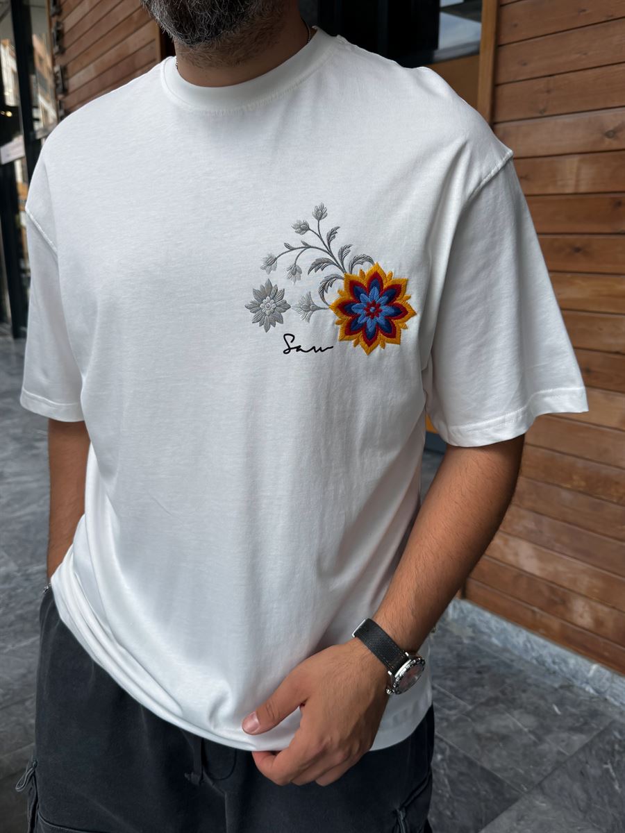 White Oversize T-Shirt with Back Floral Embroidery SW-5173
