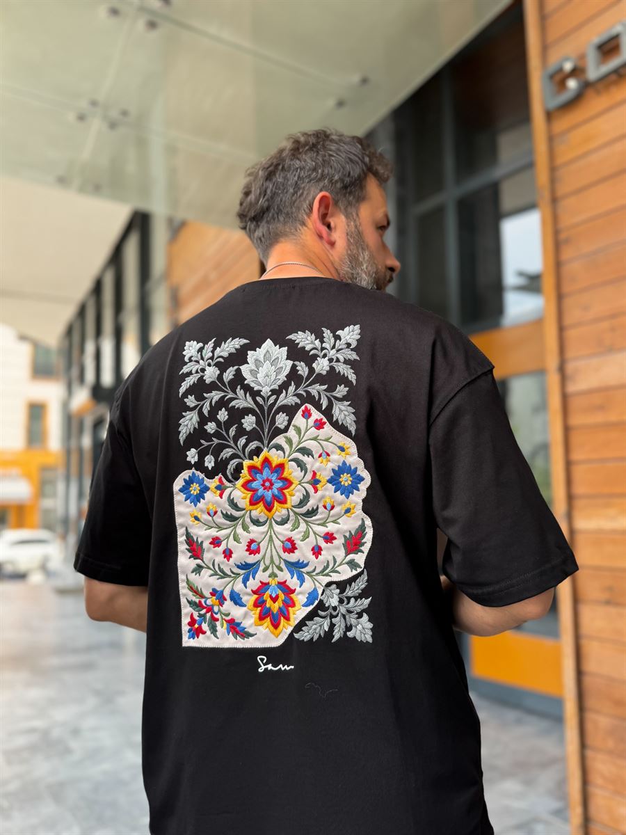 Black Oversize T-Shirt with Back Floral Embroidery SW-5173