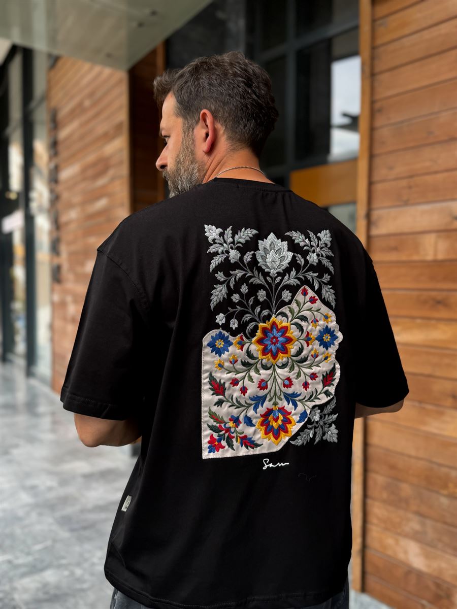 Black Oversize T-Shirt with Back Floral Embroidery SW-5173