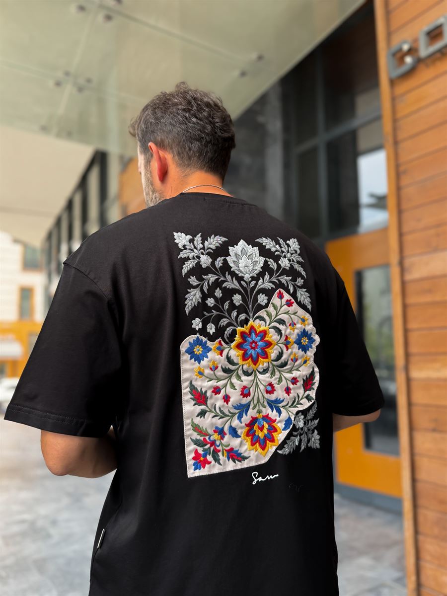 Black Oversize T-Shirt with Back Floral Embroidery SW-5173