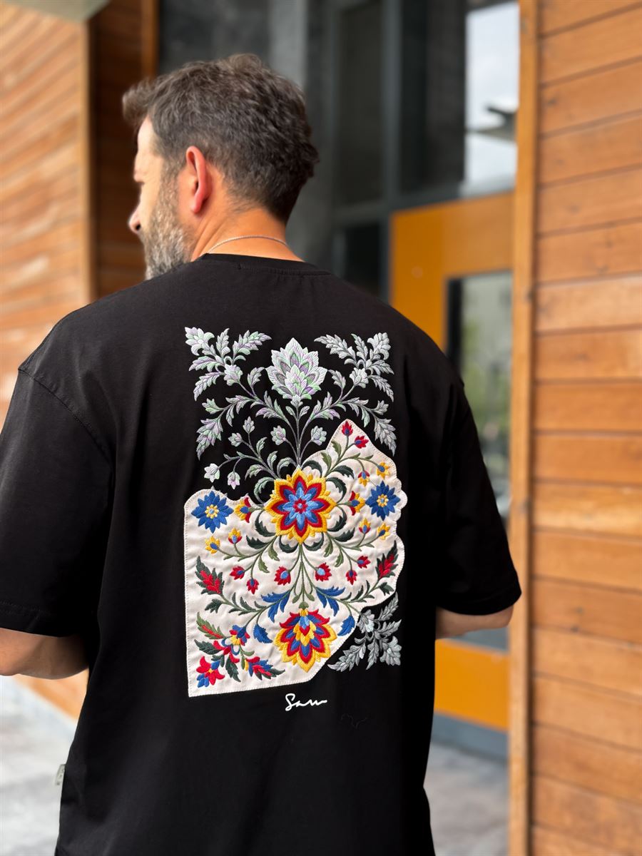 Black Oversize T-Shirt with Back Floral Embroidery SW-5173
