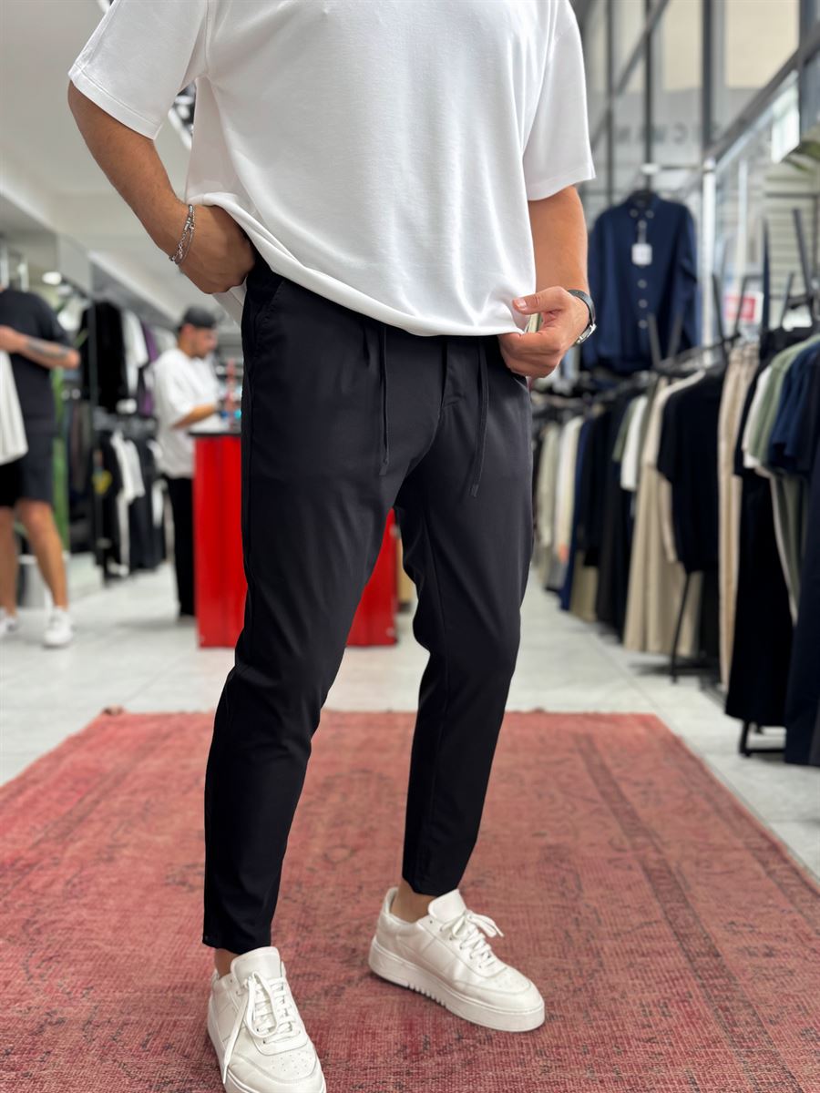 Black Pleated Carrot Cut Trousers BY-5013