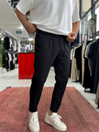 Black Pleated Carrot Cut Trousers BY-5013