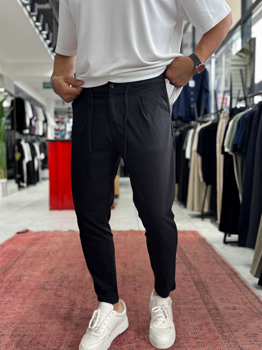 Black Pleated Carrot Cut Trousers BY-5013