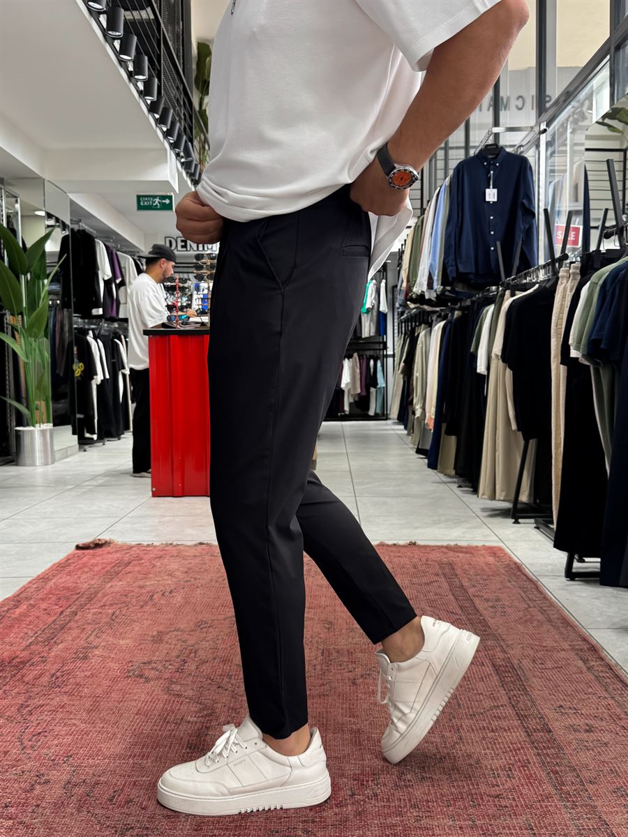 Black Pleated Carrot Cut Trousers BY-5013