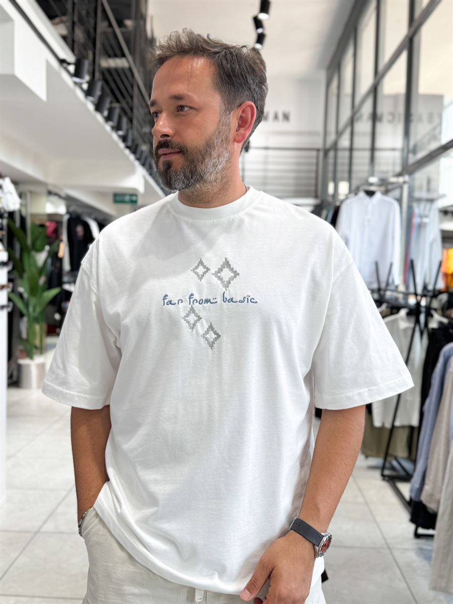 White Oversize T-Shirt with Back Motif Patch RES-1119