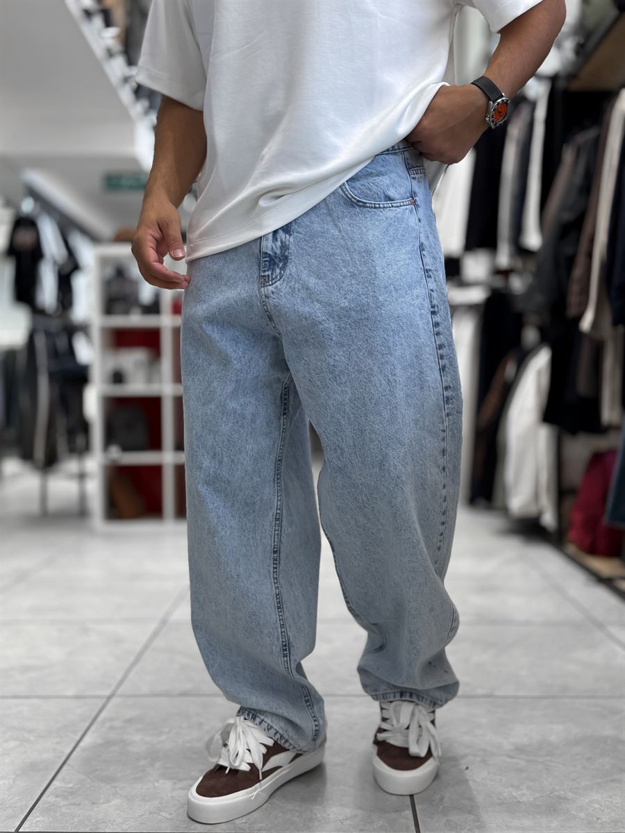 Ice Blue Skater Fit Washed Jeans WE-