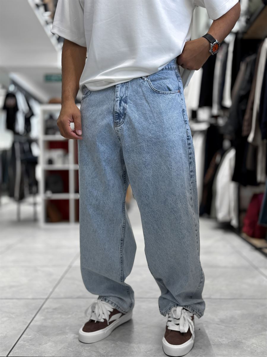 Ice Blue Skater Fit Washed Jeans WE-