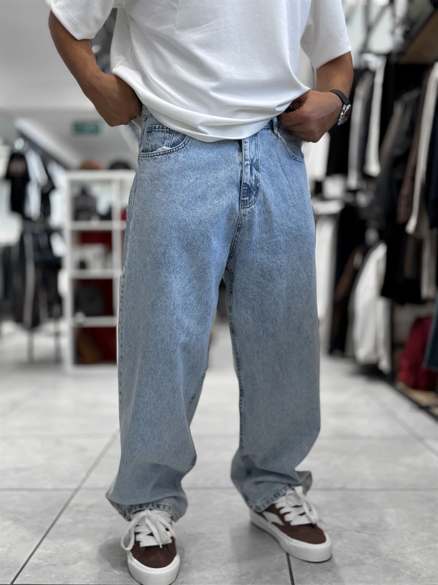 Ice Blue Skater Fit Washed Jeans WE-