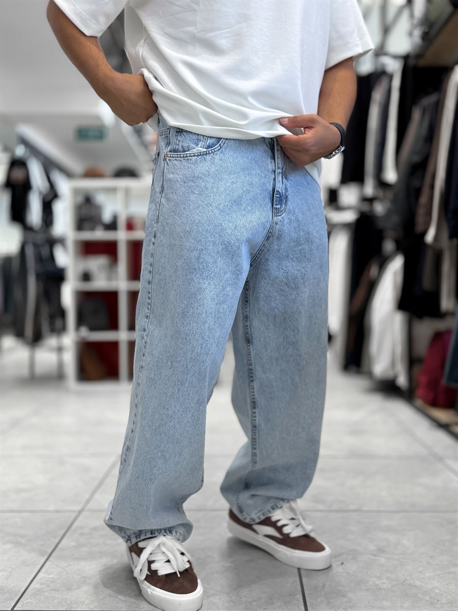 Ice Blue Skater Fit Washed Jeans WE-