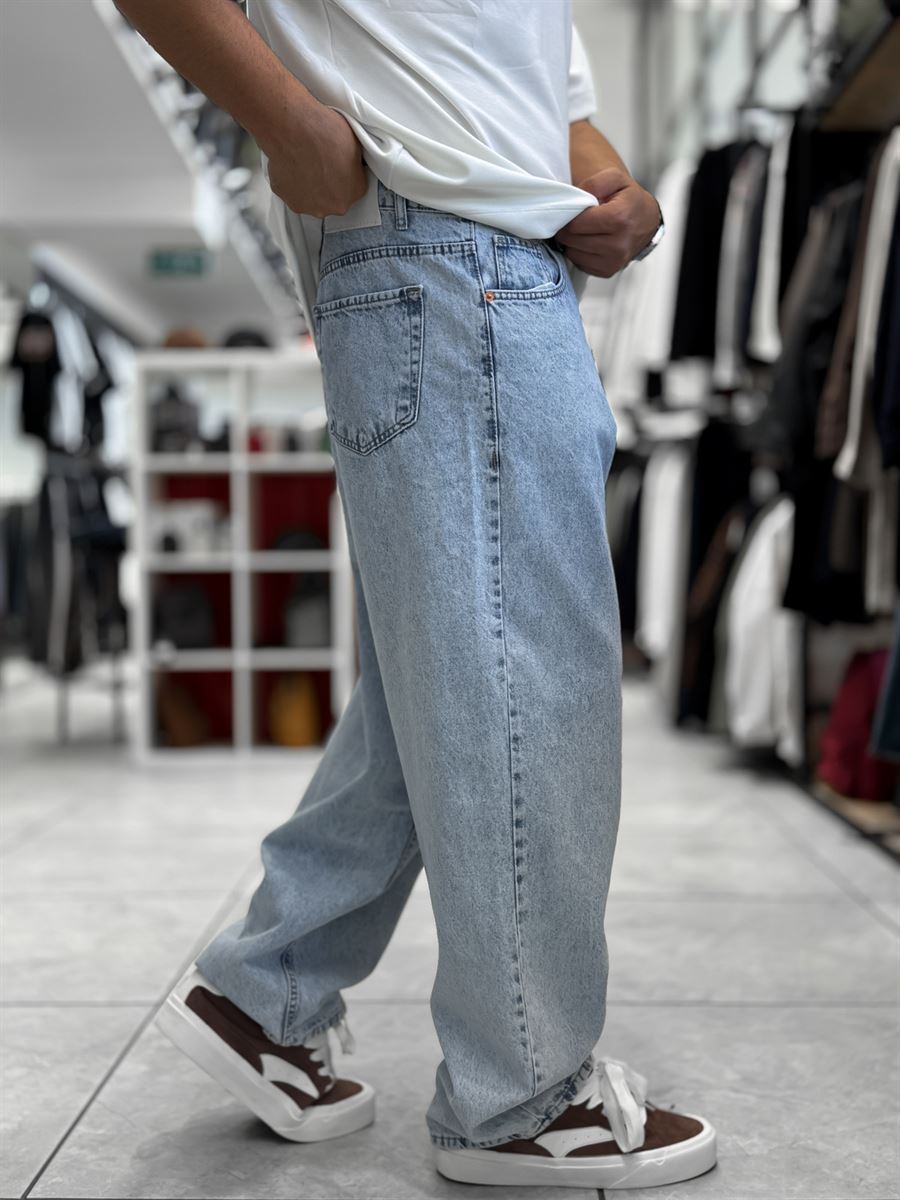 Ice Blue Skater Fit Washed Jeans WE-