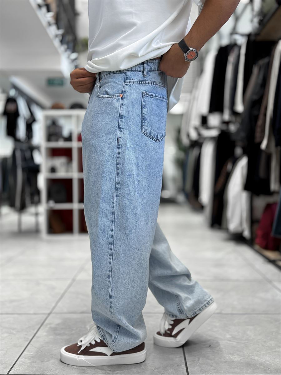 Ice Blue Skater Fit Washed Jeans WE-